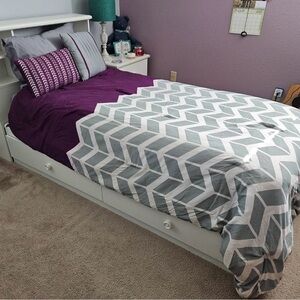 Purple and Gray Geometric Bedding Set